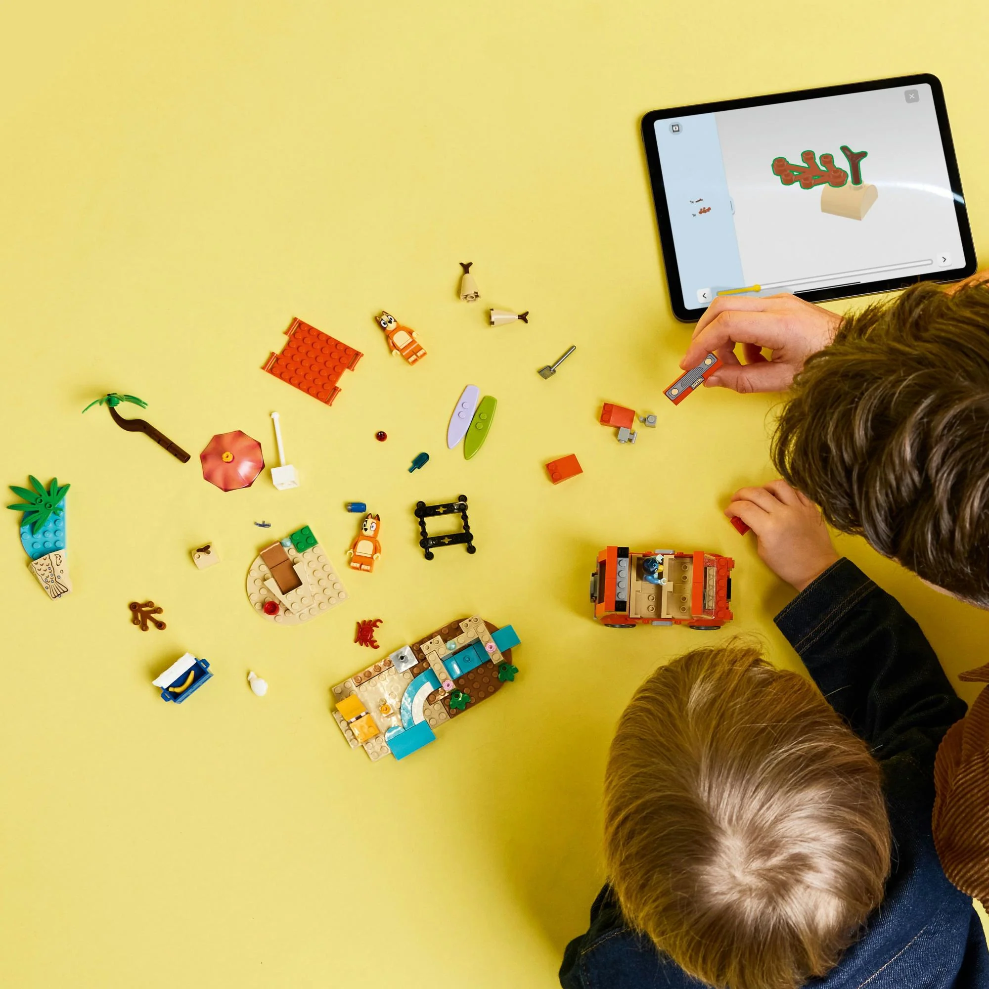 LEGO Bluey – Bluey's Strand- og Familiebiltur