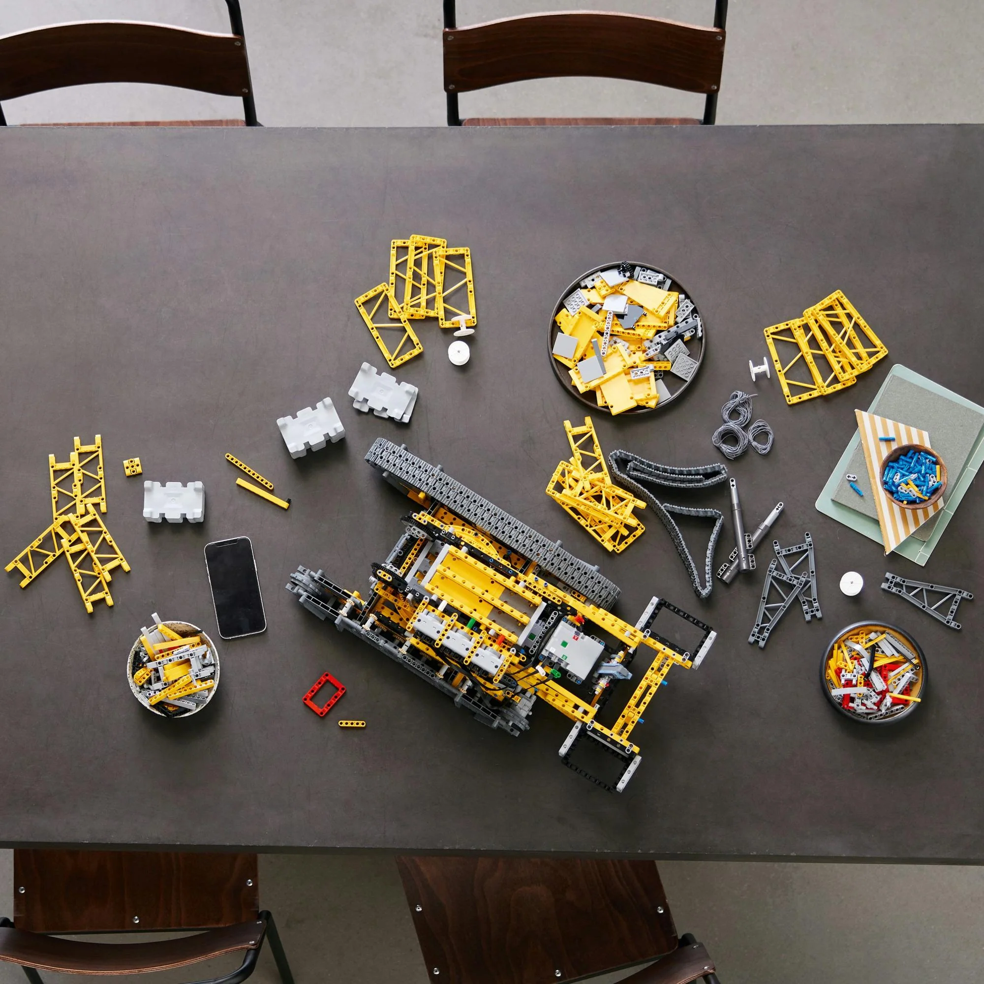 LEGO Technic – Liebherr Crawler Crane LR 13000